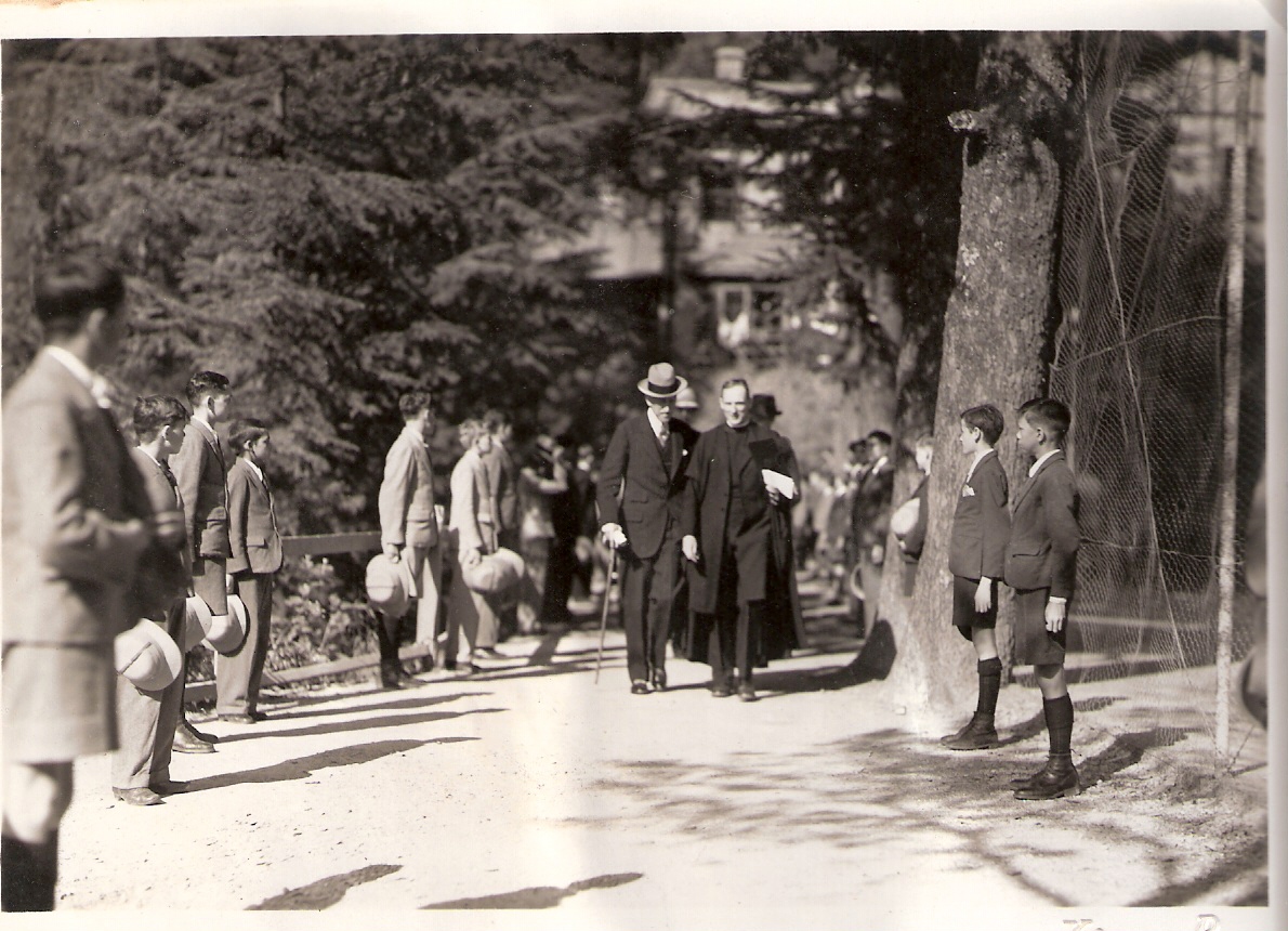 Seems-to-be-a-school-photo-says-Simla